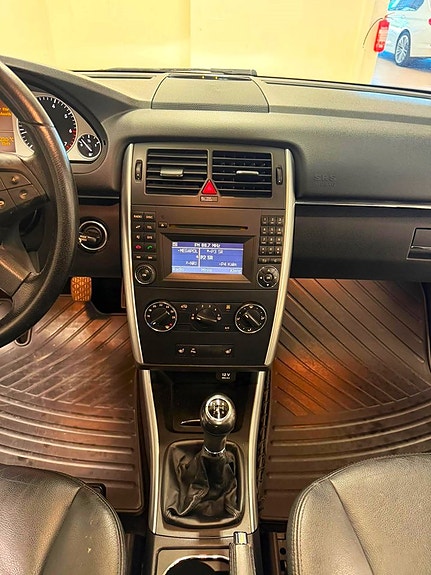 Mercedes-Benz B180 14 of 18