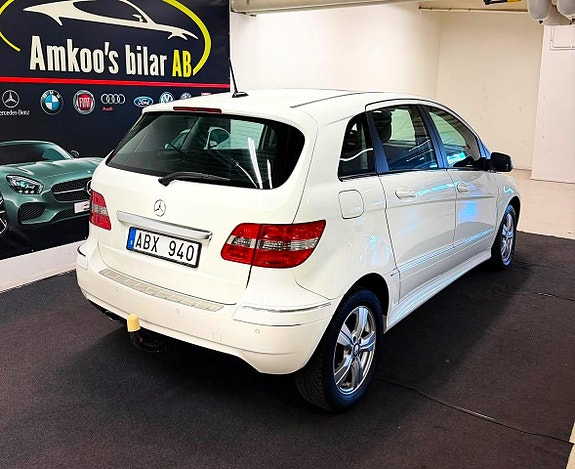 Mercedes-Benz B180 8 of 18
