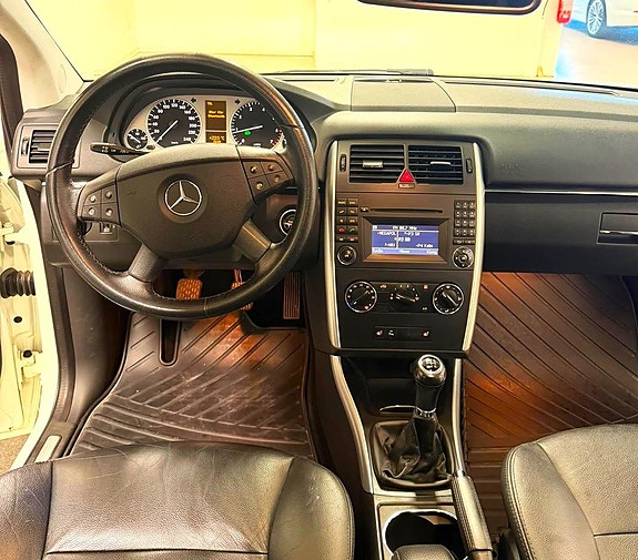 Mercedes-Benz B180 12 of 18