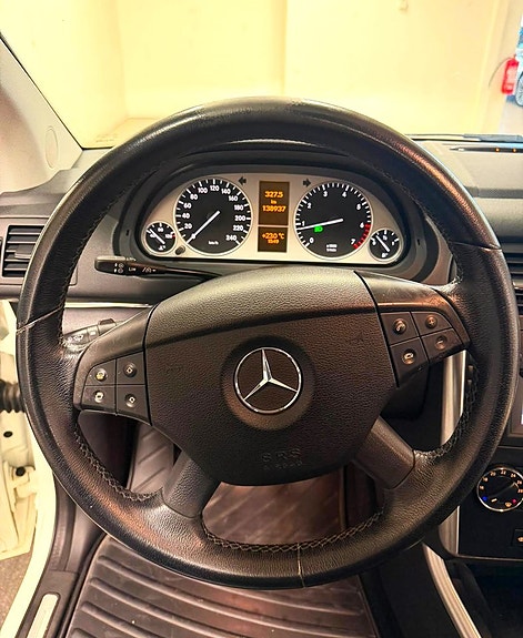 Mercedes-Benz B180 13 of 18