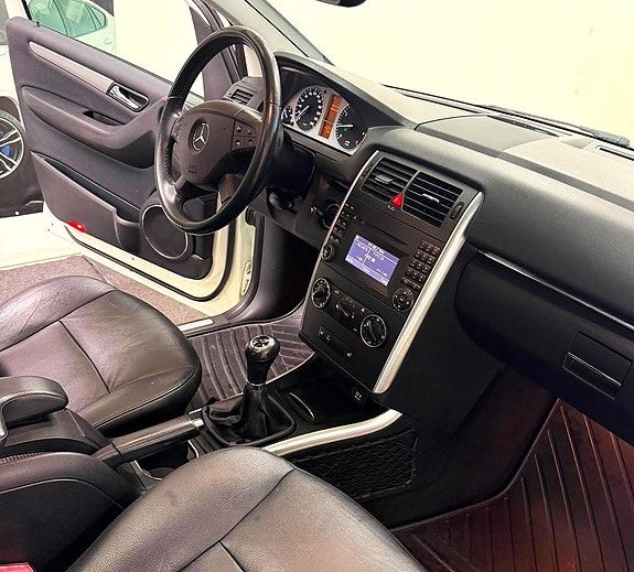 Mercedes-Benz B180 16 of 18