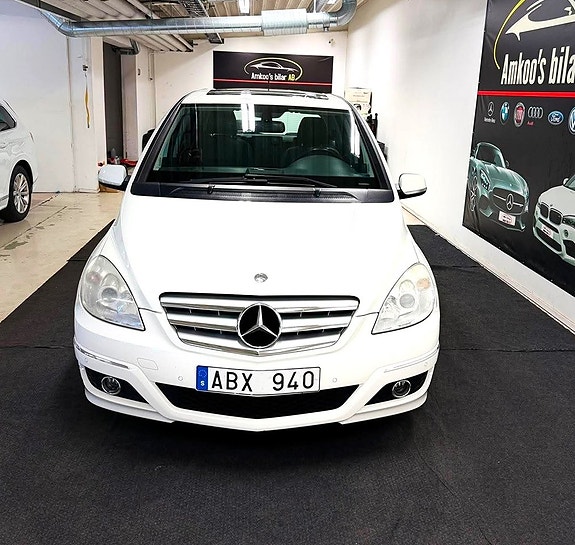 Mercedes-Benz B180 4 of 18