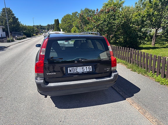 Volvo V70 3 of 5