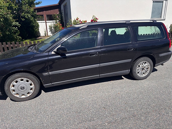 Volvo V70 4 of 5