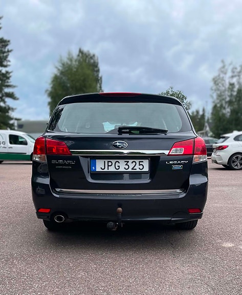 Subaru Legacy 3 of 6