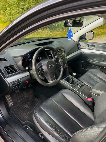 Subaru Legacy 4 of 6