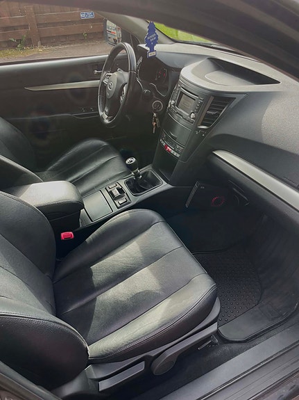 Subaru Legacy 5 of 6