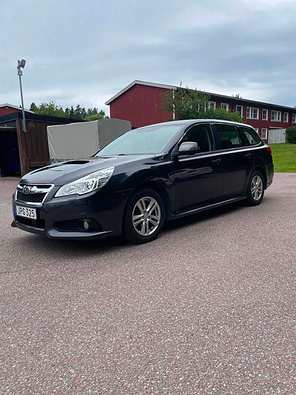 Subaru Legacy 2 of 6