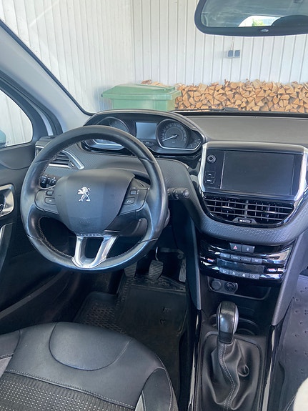Peugeot 2008 2 of 2