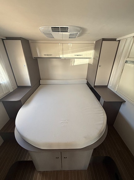 Etrusco T 7.3 QCF queenbed Face2face soffor stor lounge öppen yta, endast 1100 mil 18 of 18