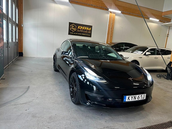 Tesla Model 3 2 of 21