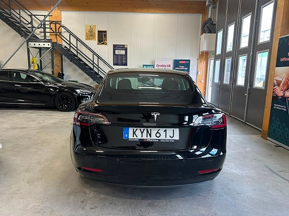Tesla Model 3 8 of 21