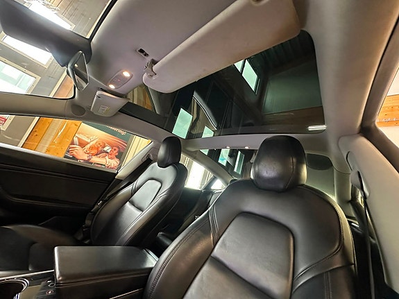 Tesla Model 3 17 of 21
