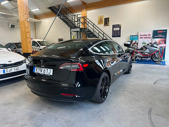 Tesla Model 3 7 of 21