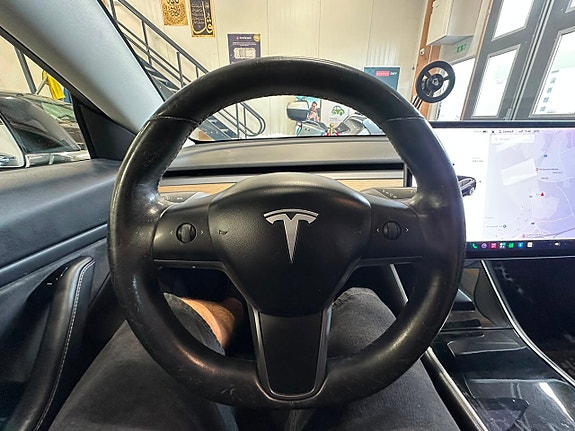 Tesla Model 3 18 of 21