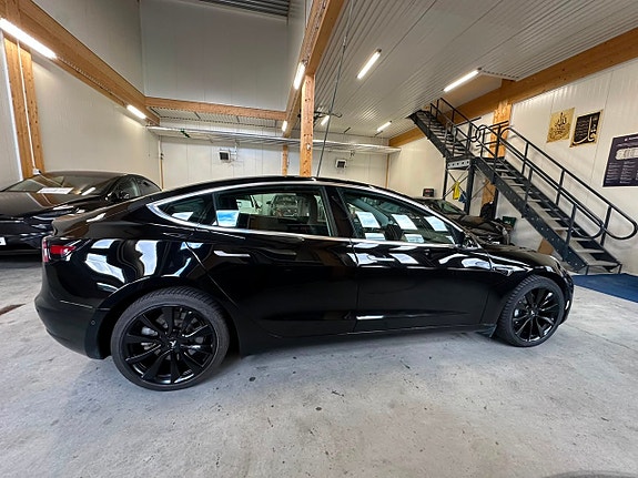 Tesla Model 3 6 of 21