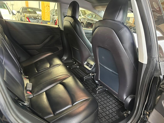 Tesla Model 3 11 of 21