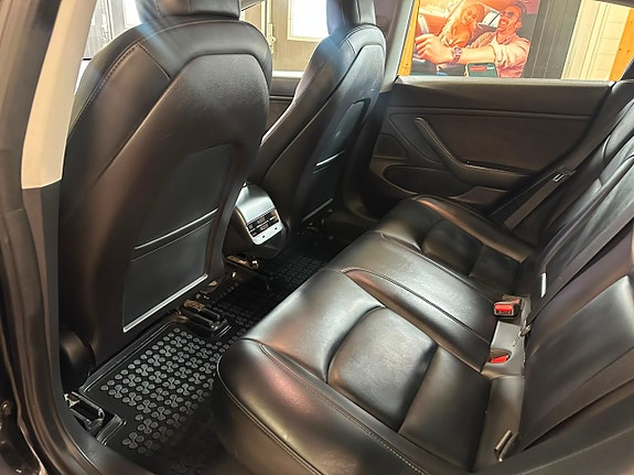 Tesla Model 3 12 of 21