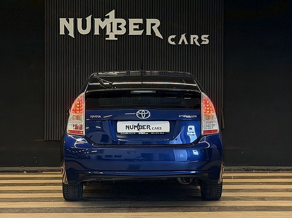 Toyota Prius 7 of 25