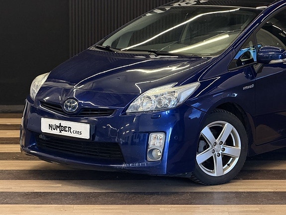 Toyota Prius 3 of 25
