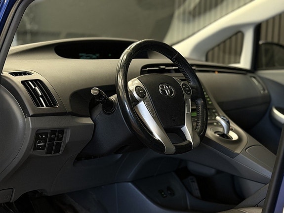 Toyota Prius 13 of 25
