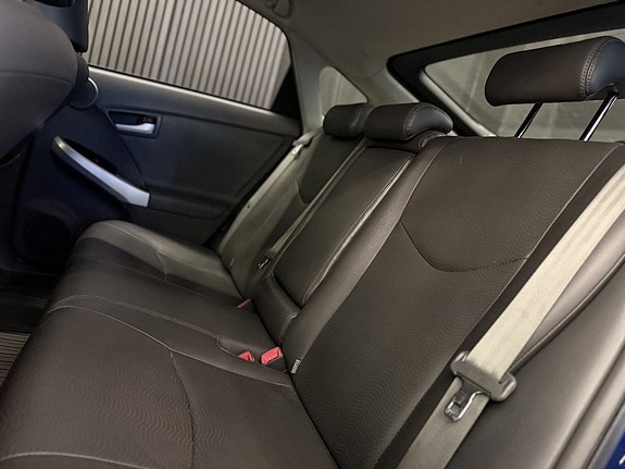 Toyota Prius 11 of 25