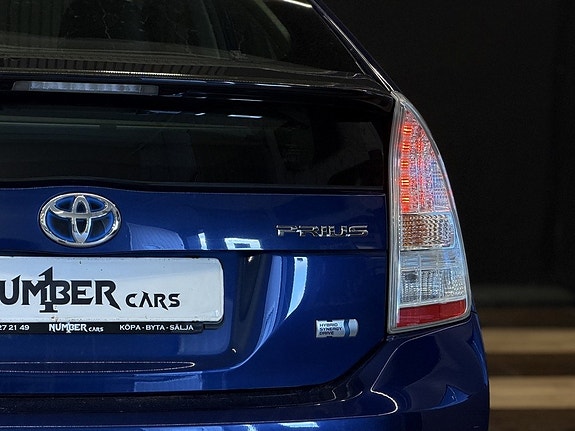 Toyota Prius 10 of 25