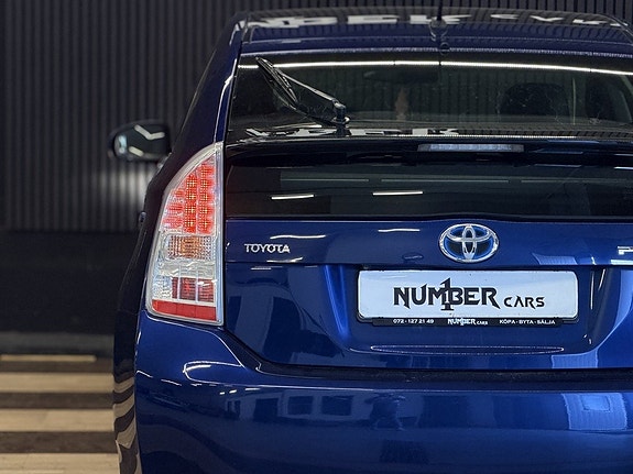 Toyota Prius 9 of 25