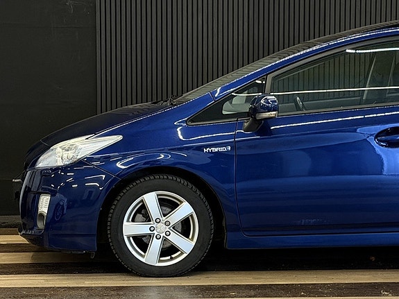 Toyota Prius 5 of 25