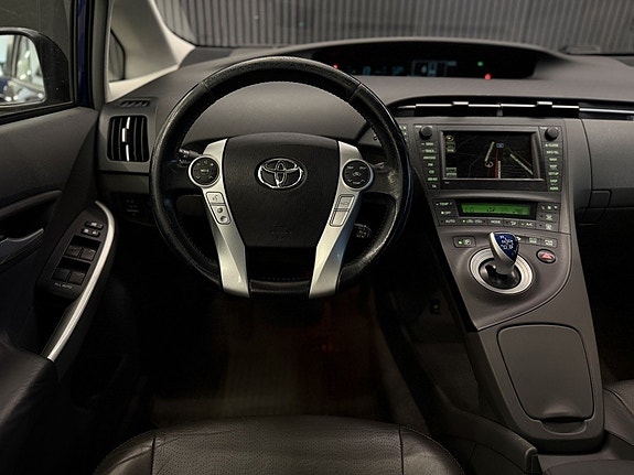 Toyota Prius 16 of 25