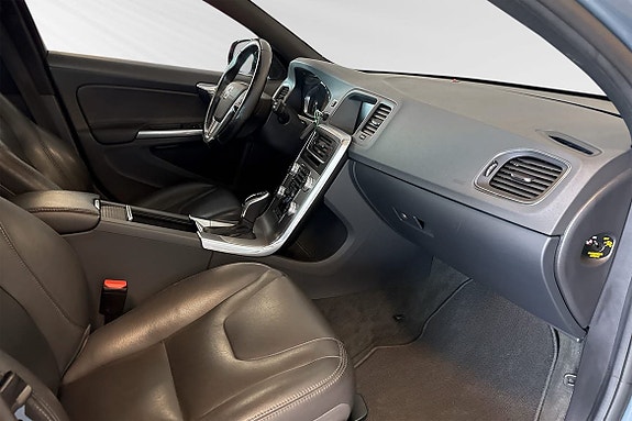 Volvo V60 Cross Country 10 of 26