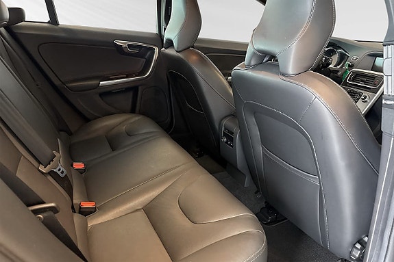 Volvo V60 Cross Country 11 of 26