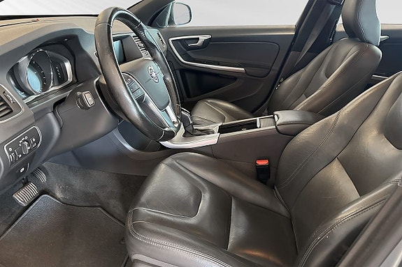 Volvo V60 Cross Country 7 of 26
