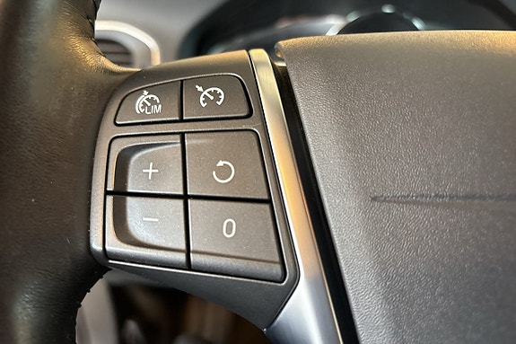 Volvo V60 Cross Country 21 of 26