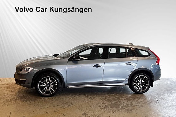 Volvo V60 Cross Country 3 of 26