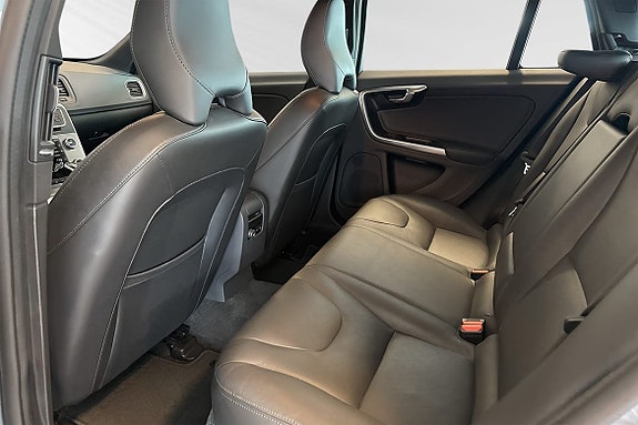 Volvo V60 Cross Country 8 of 26