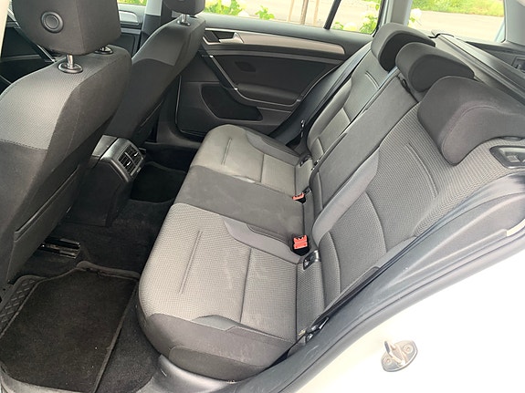 Volkswagen Golf VII 6 of 8