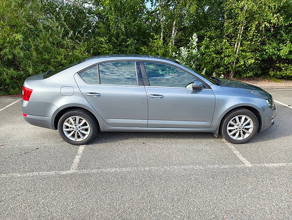 Skoda Octavia 2 of 10