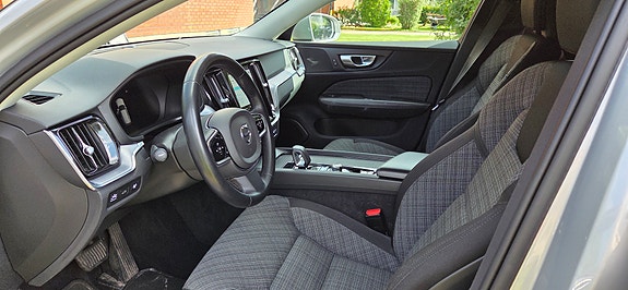 Volvo V60 Cross Country 5 of 12