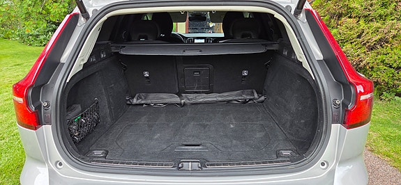 Volvo V60 Cross Country 8 of 12