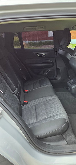 Volvo V60 Cross Country 9 of 12