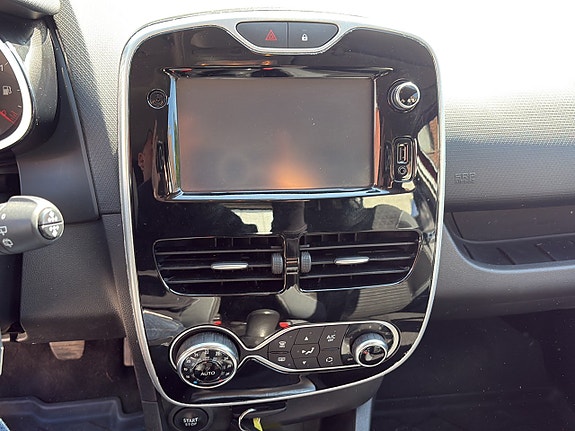 Renault Clio 12 of 16