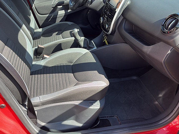 Renault Clio 15 of 16