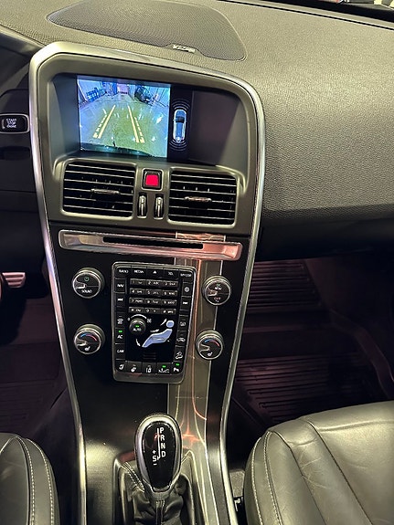 Volvo XC60 11 of 20