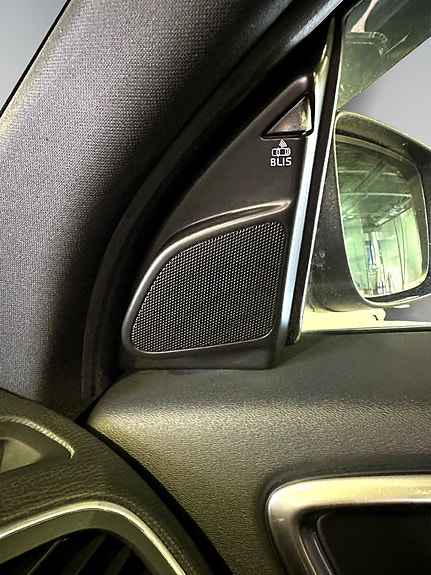 Volvo XC60 13 of 20