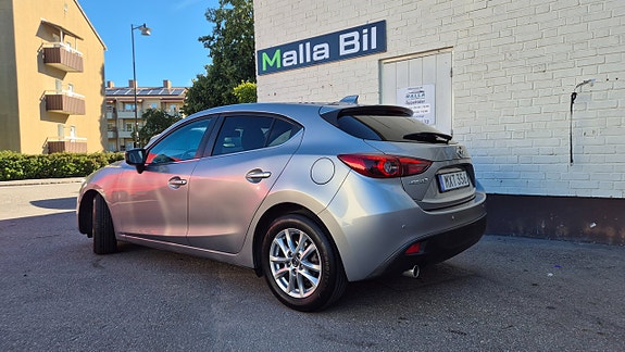 Mazda 3 2 of 18