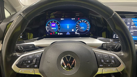 Volkswagen Golf VIII 8 of 10