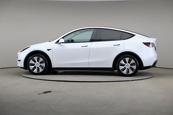 Tesla Model Y 4 of 26