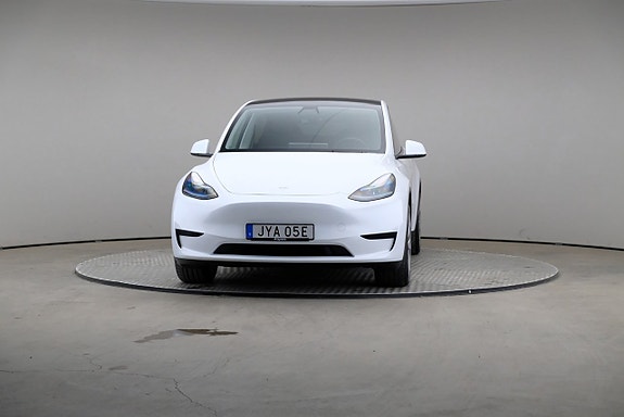 Tesla Model Y 3 of 26