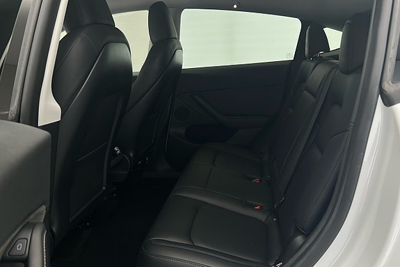 Tesla Model Y 12 of 26